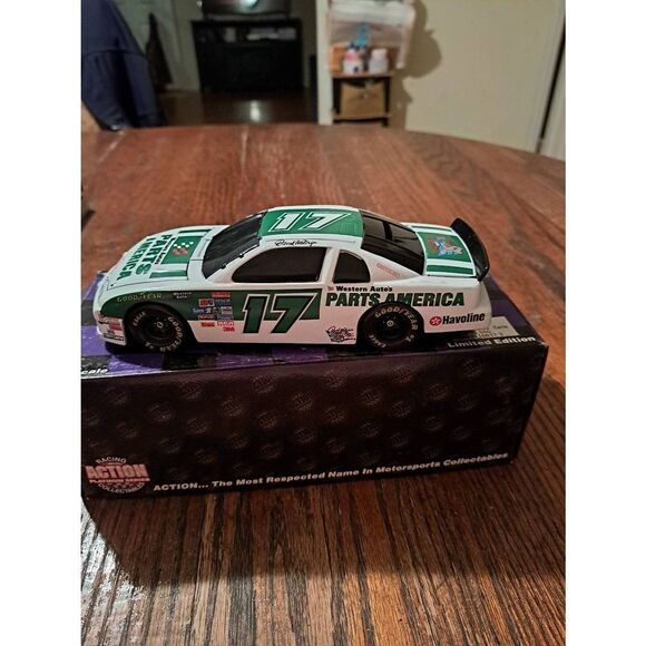 Vintage 1996 Action Platinum Darrell Waltrip Nascar Die Cast Race Car Bank - Picture 3 of 12